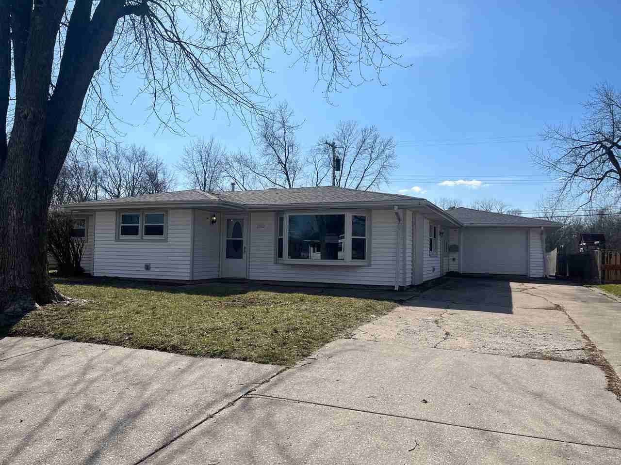 2322 8th St - Photo 2 of 23