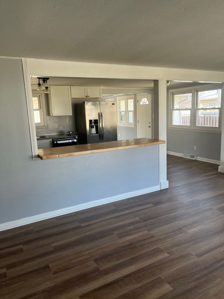 2322 8th St - Photo 3 of 23