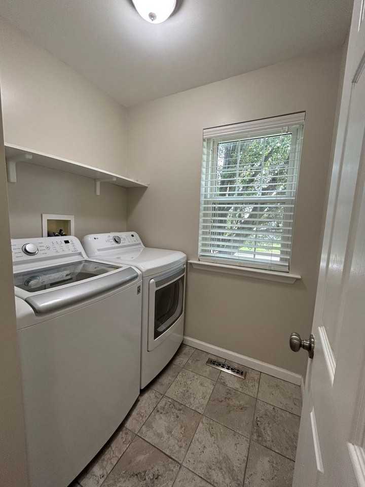 2490 Chestnut Ln - Photo 7 of 21