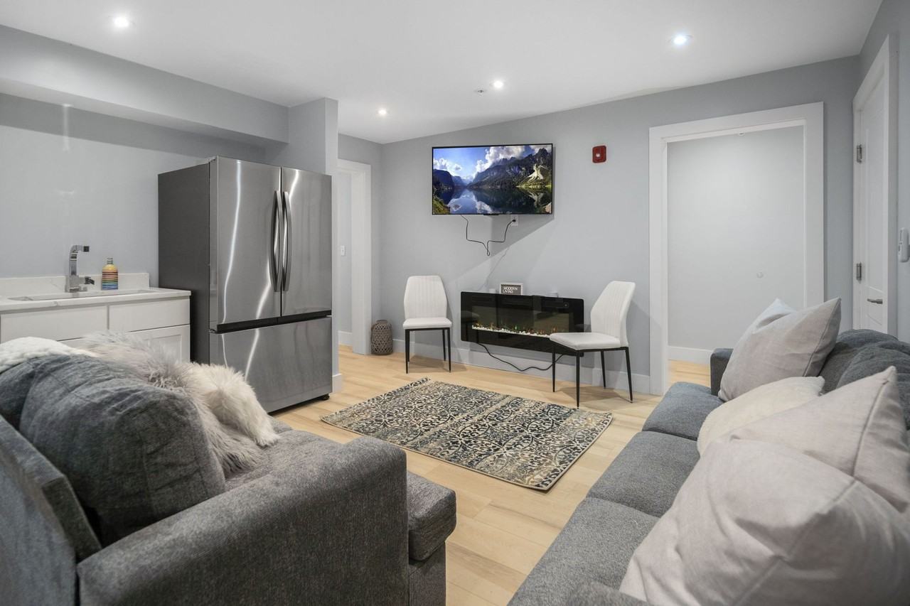 101-103 N Quarry St & 702-704 E State St - The Compound - Photo 4 of 50