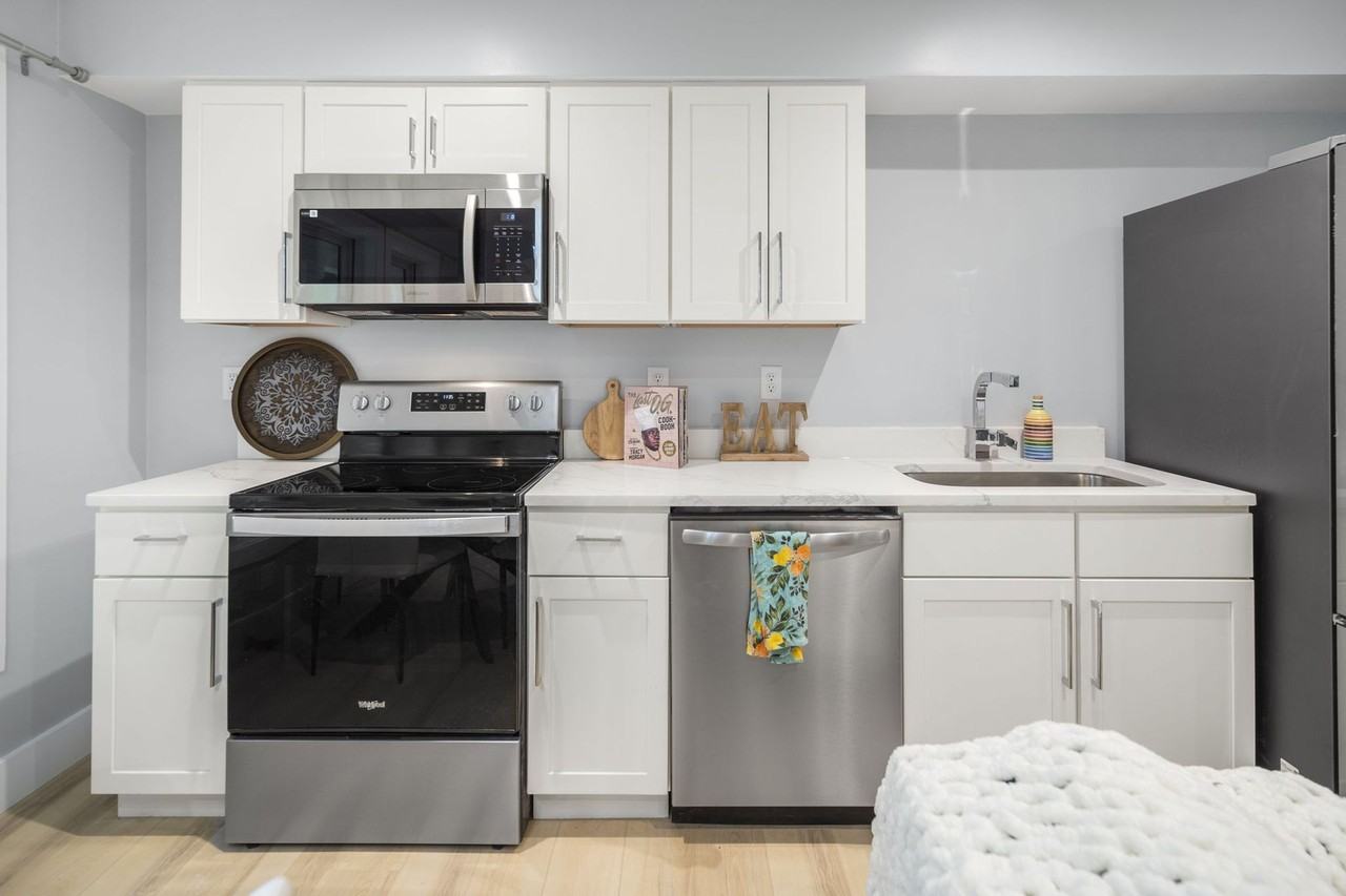 101-103 N Quarry St & 702-704 E State St - The Compound - Photo 5 of 50