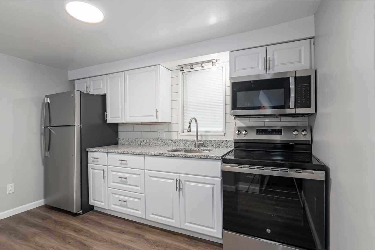 802 Phillips St - Photo 3 of 9