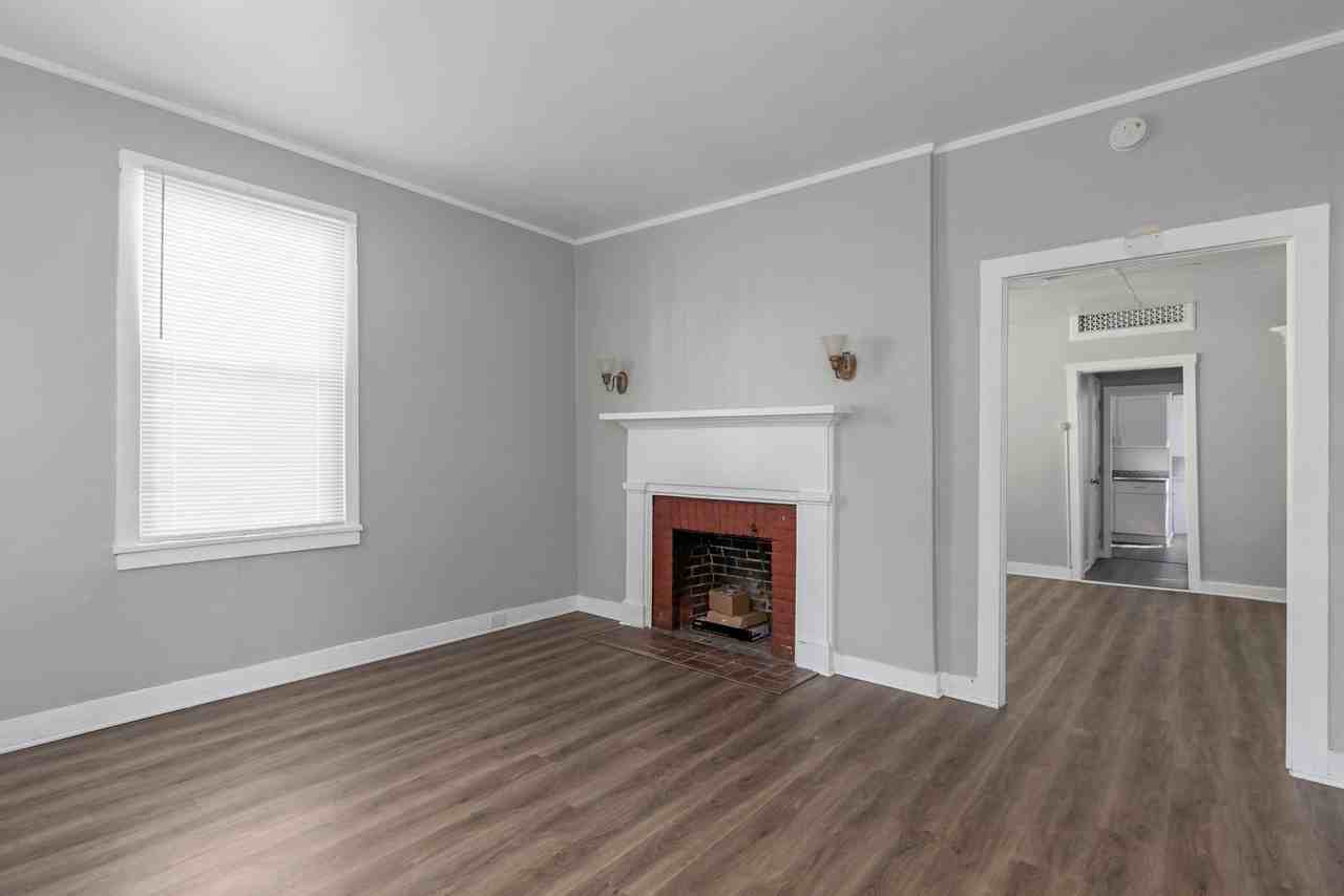 703 Travers St - Photo 4 of 10