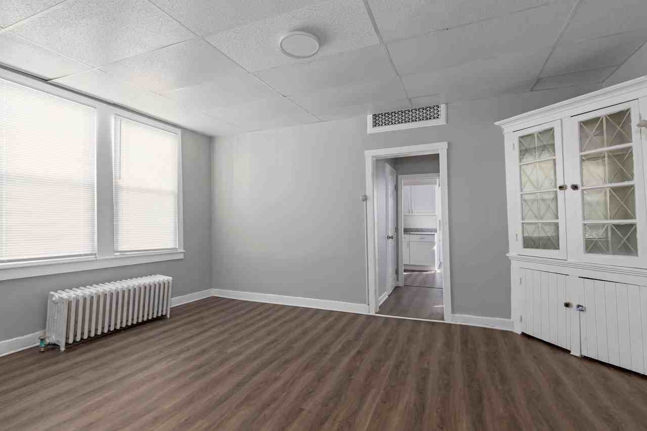 703 Travers St - Photo 5 of 10