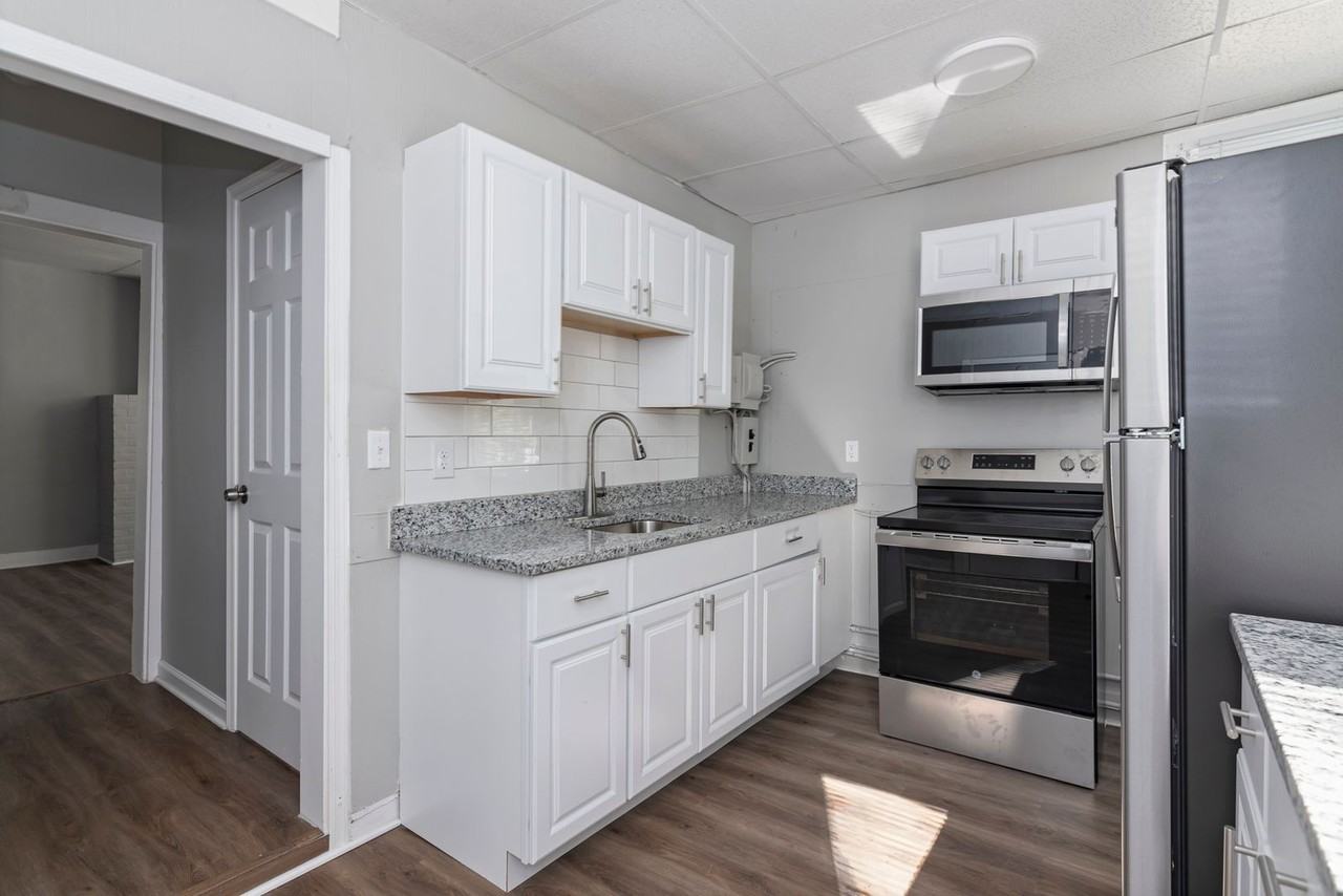 703 Travers St - Photo 6 of 10