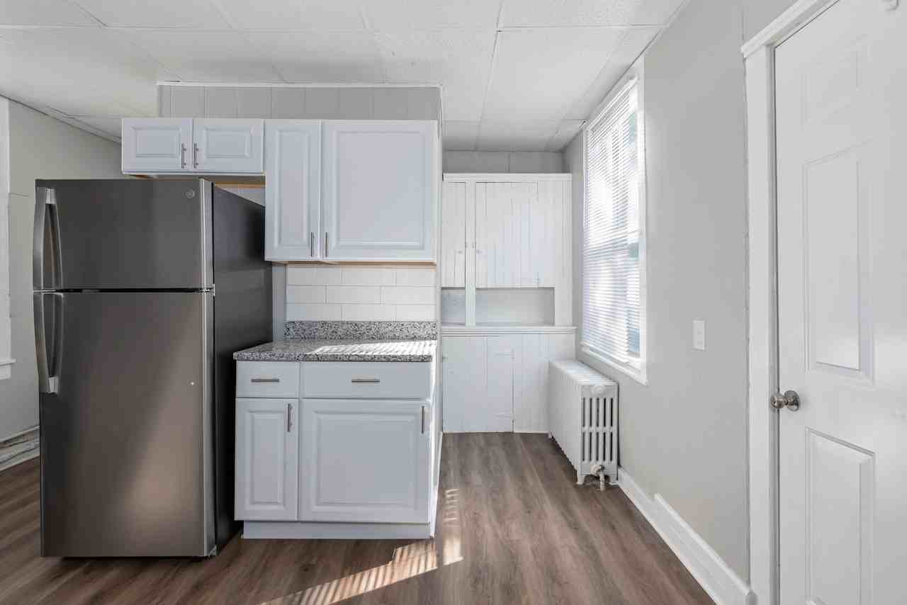 703 Travers St - Photo 7 of 10