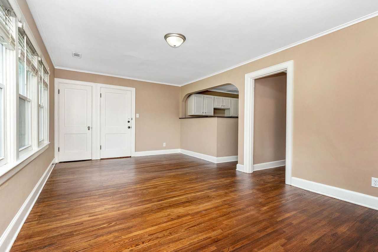 1377 Northwest Blvd #B - Photo 3 of 16