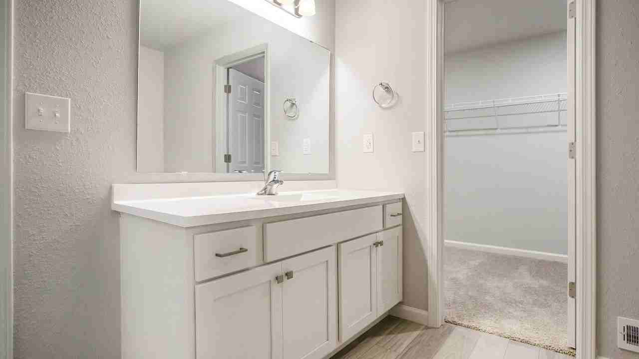 114 Mackenzie St - Photo 7 of 16