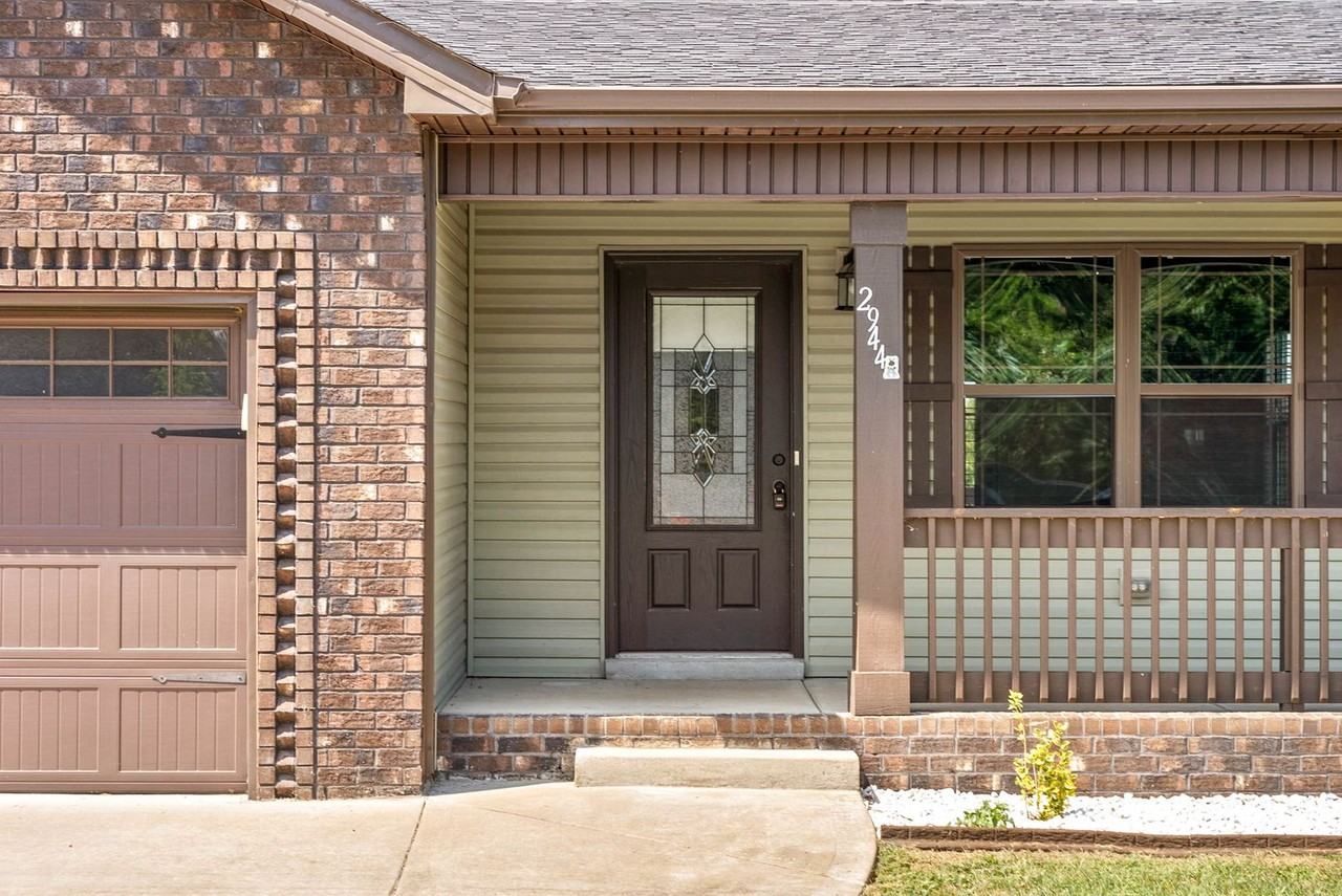 2944 Lancelot Ln - Photo 4 of 30