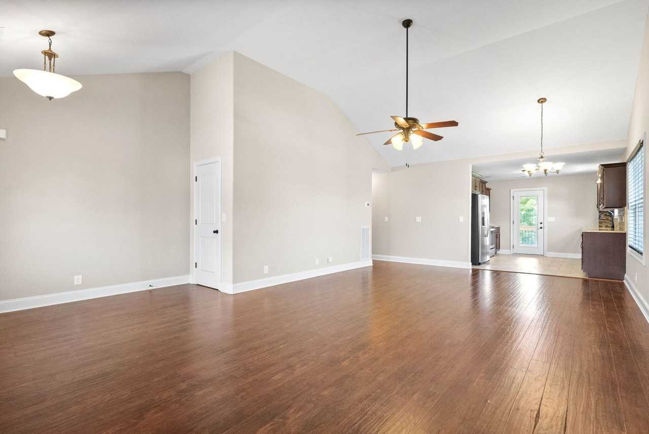 2944 Lancelot Ln - Photo 7 of 30