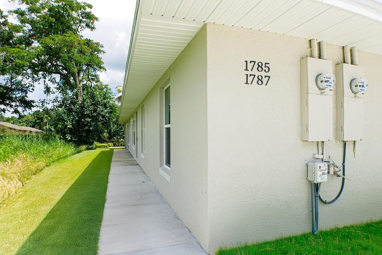 1787 Maryland Ave - Photo 4 of 15