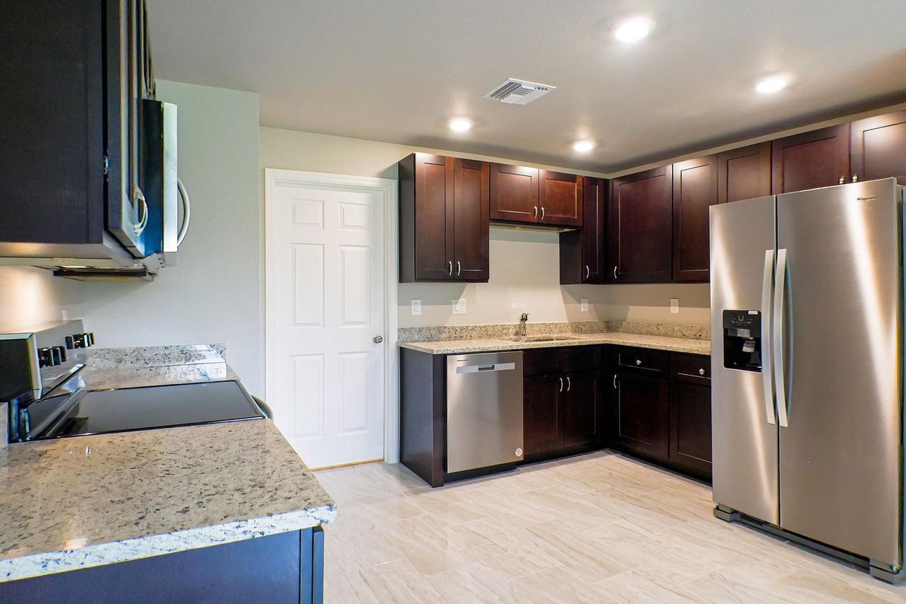 1787 Maryland Ave - Photo 2 of 15