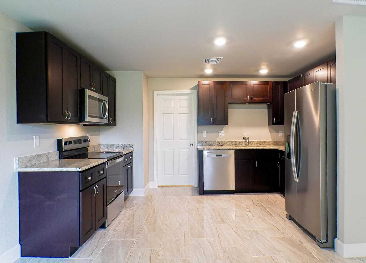 1787 Maryland Ave - Photo 3 of 15