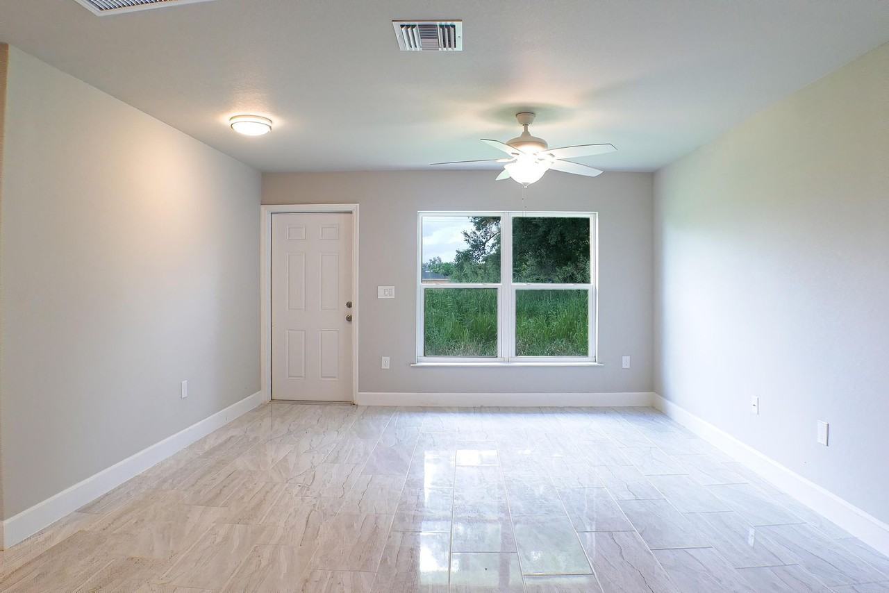 1787 Maryland Ave - Photo 5 of 15