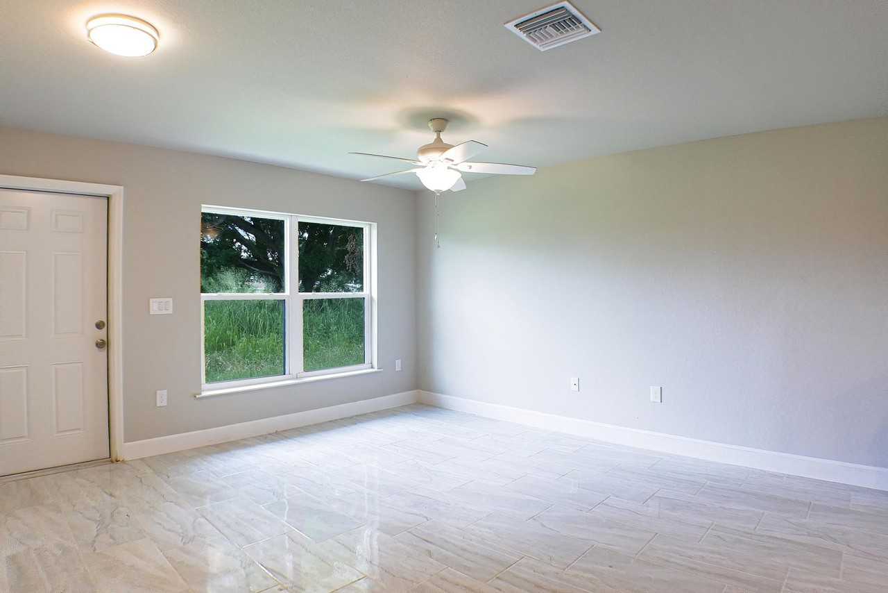 1787 Maryland Ave - Photo 6 of 15
