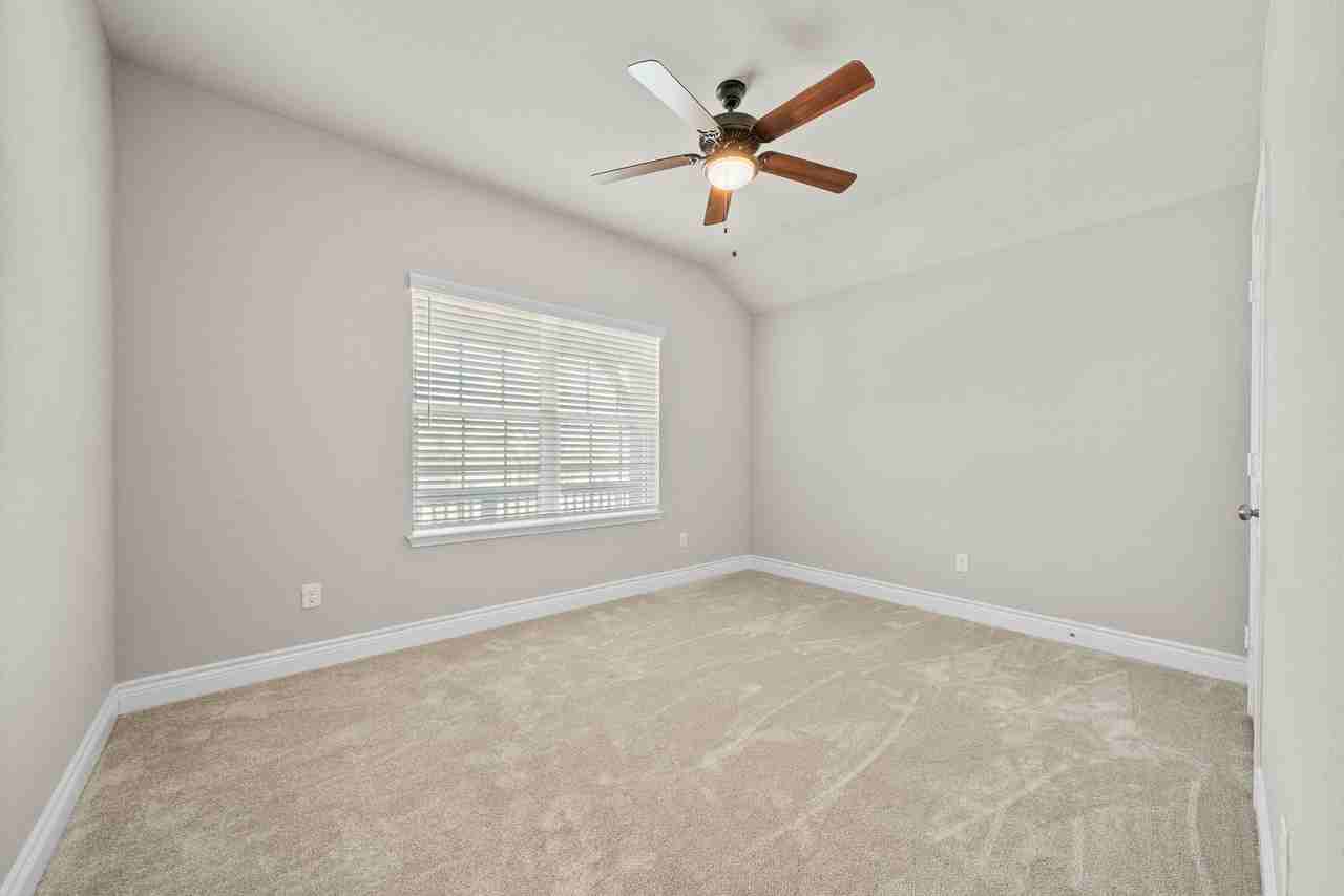 139 Braeburn - Photo 5 of 25