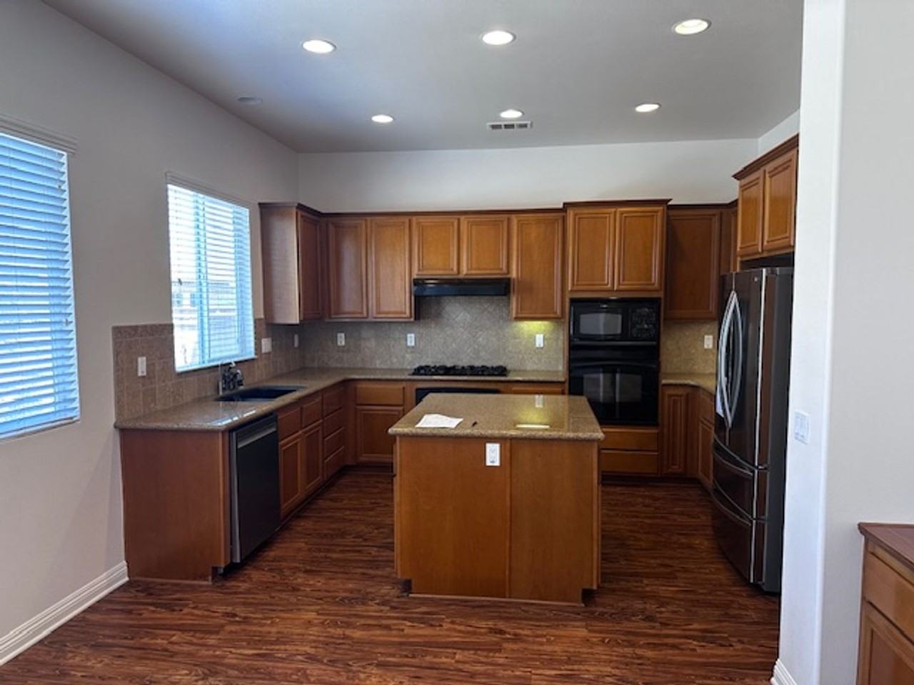 1662 May Ave - Photo 5 of 23