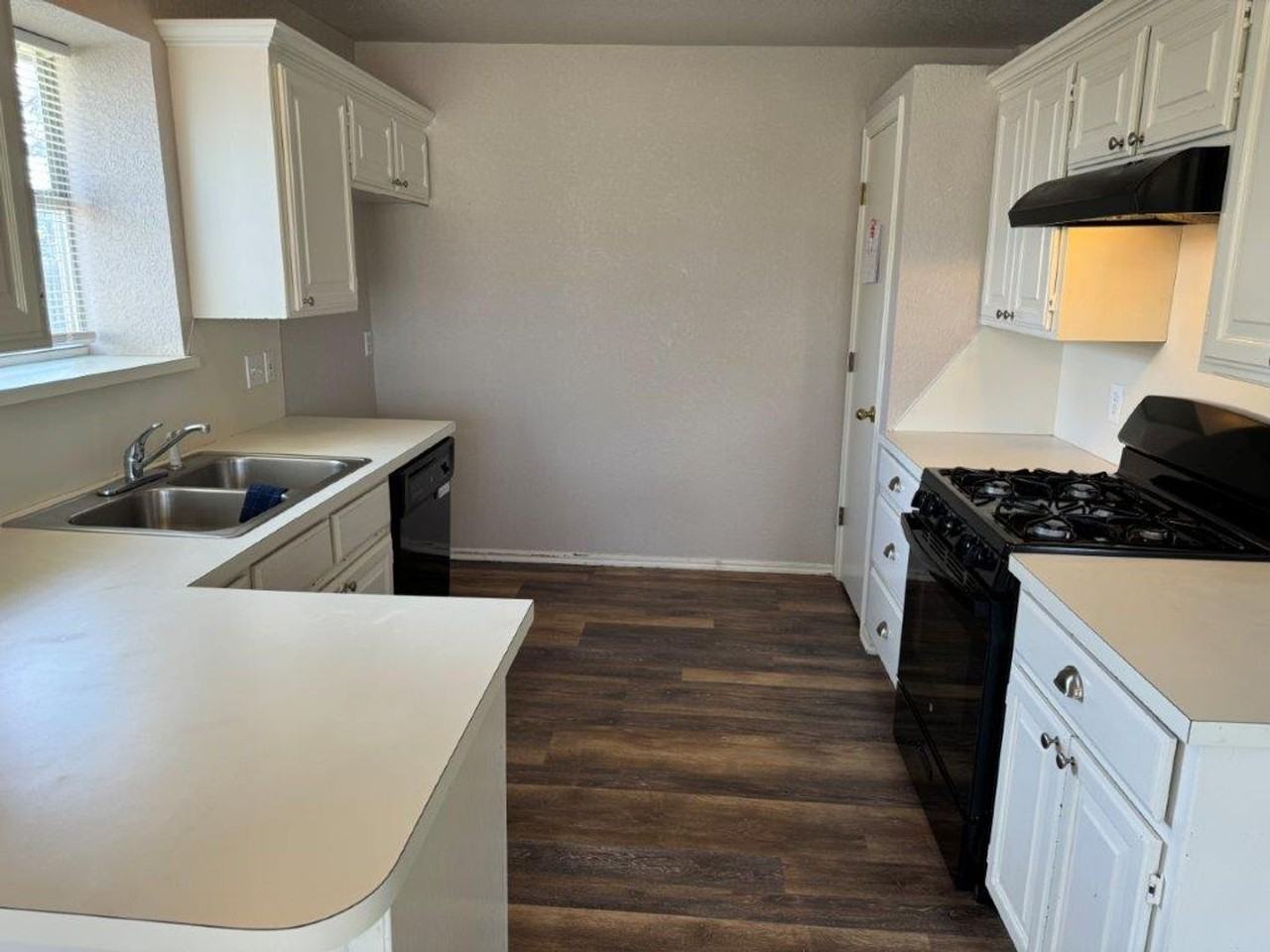 907 Woodward Ave - Photo 5 of 18