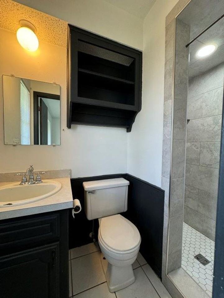 1421 Sw 84th St - Photo 4 of 20