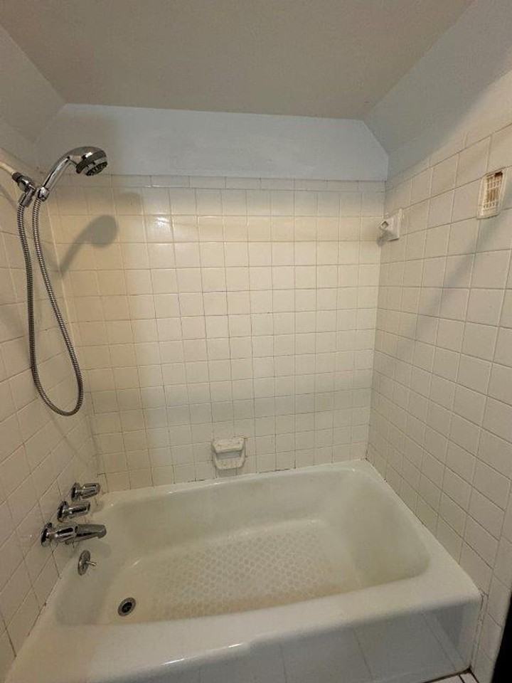 1421 Sw 84th St - Photo 5 of 20