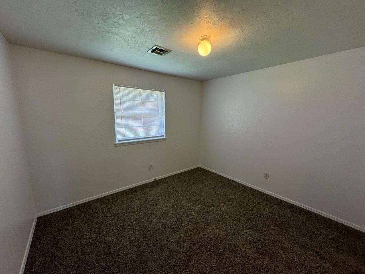 1421 Sw 84th St - Photo 6 of 20