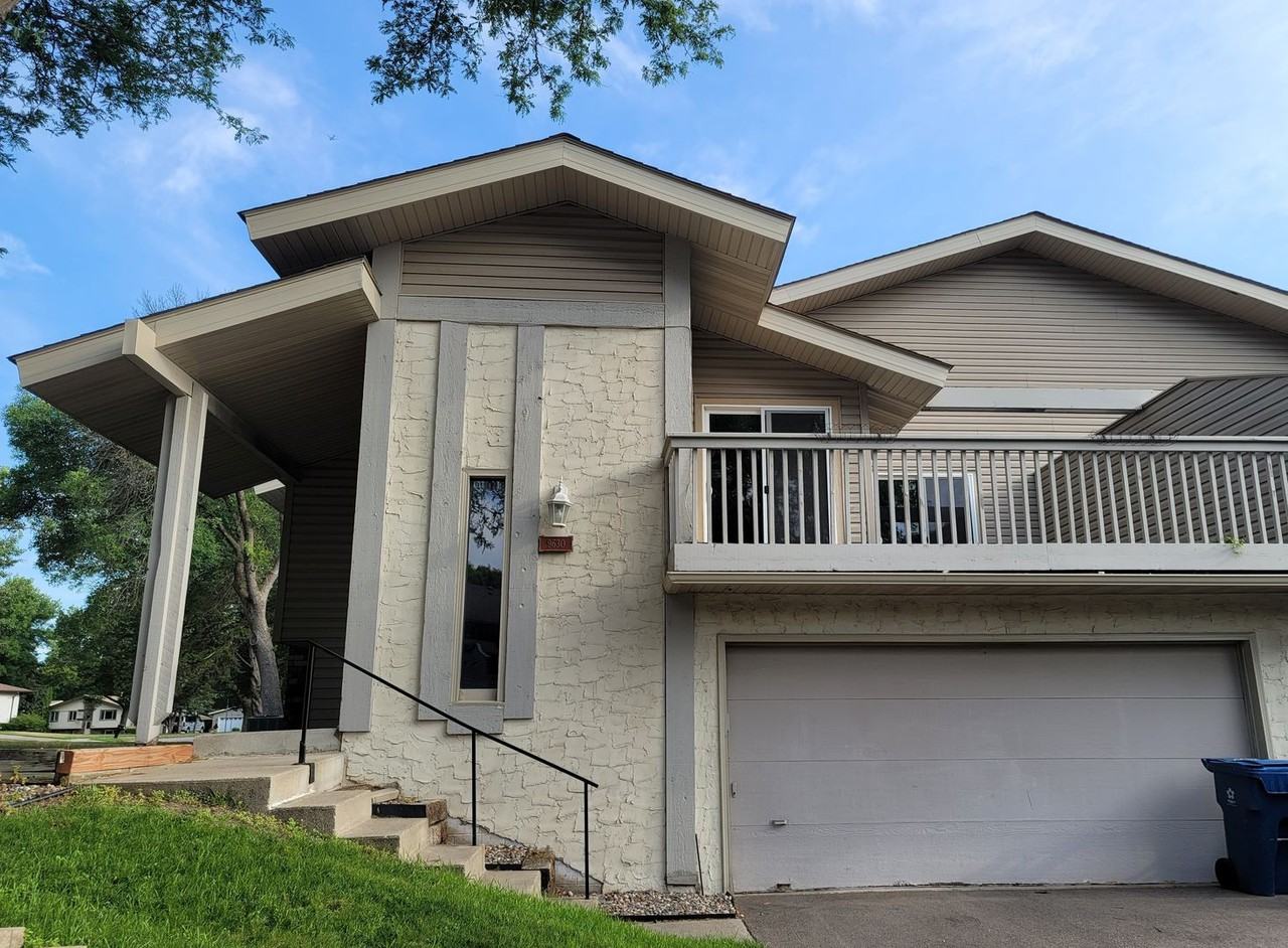 9630 Hampshire Ln - Photo 2 of 9