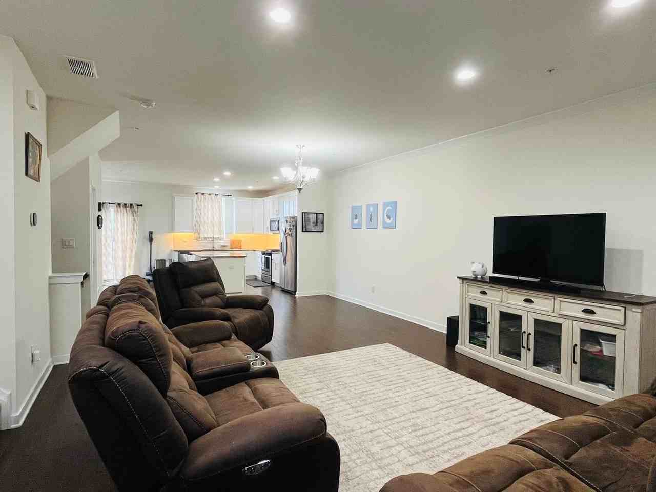 1 Stockton Ln - Photo 3 of 35