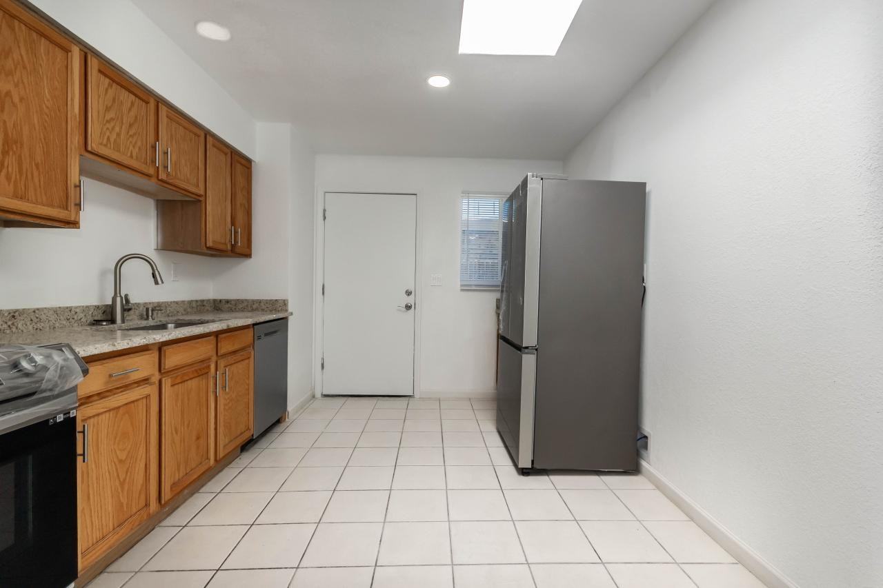 3056 North Cherry Avenue - Photo 2 of 8