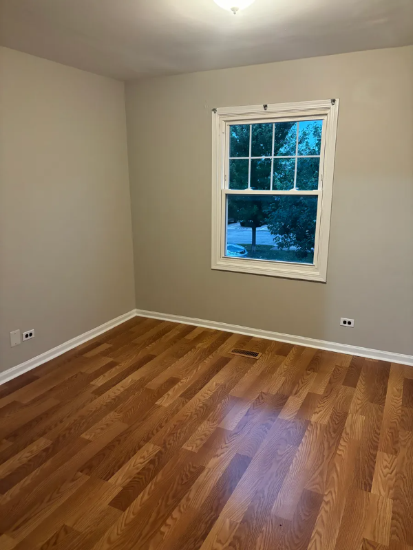 360 Farmingdale Cir - Photo 3 of 9