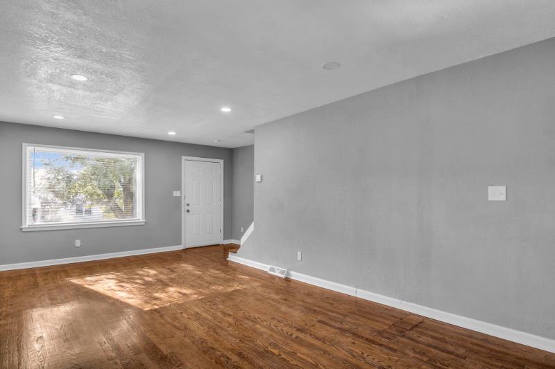 4139 Monroe Ave - Photo 3 of 19