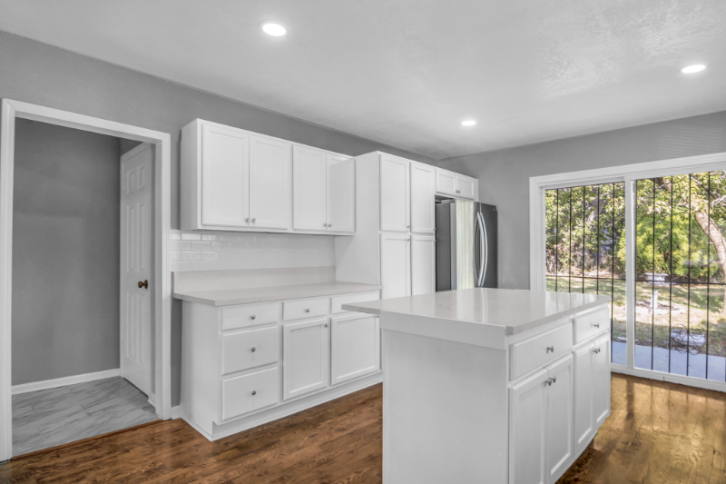 4139 Monroe Ave - Photo 6 of 19