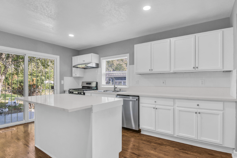 4139 Monroe Ave - Photo 7 of 19