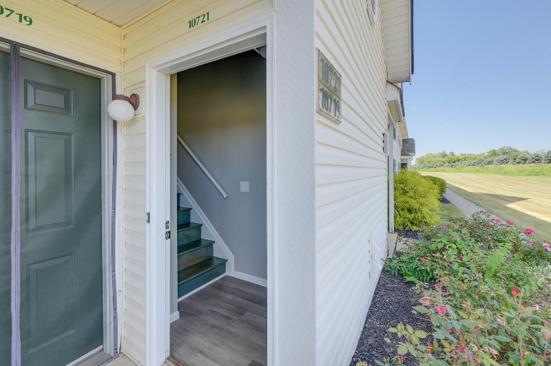 10721 Southwind Dr - Photo 2 of 36