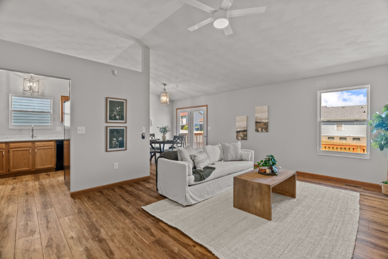 1545 Robert Thompson Dr - Photo 2 of 19