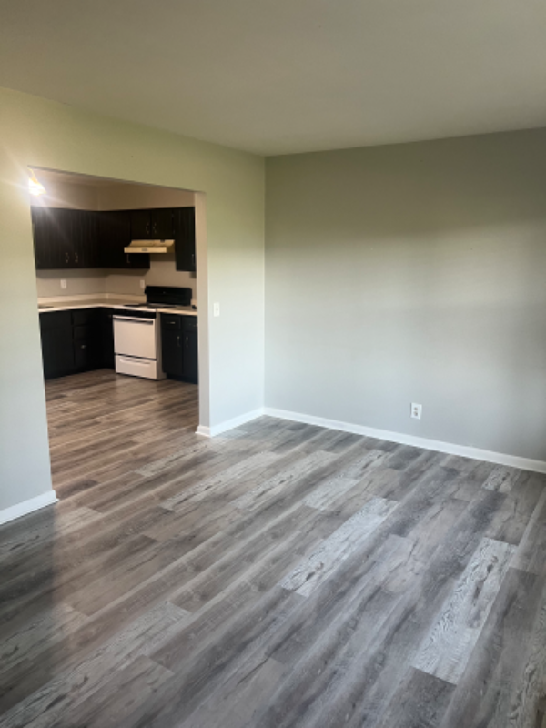 2391 Hollands Grove Rd - Photo 2 of 11