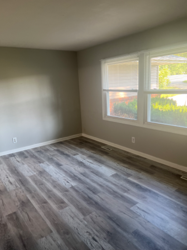 2391 Hollands Grove Rd - Photo 3 of 11