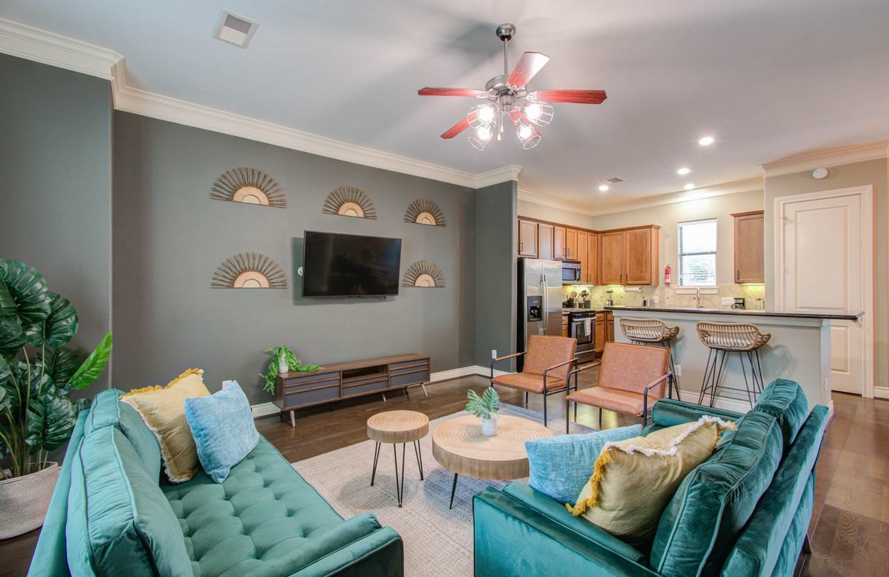 4001 Dallas St #A - Photo 2 of 28