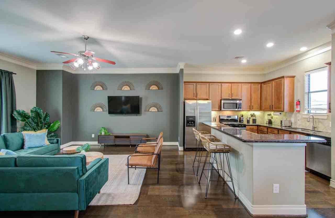 4001 Dallas St #A - Photo 3 of 28