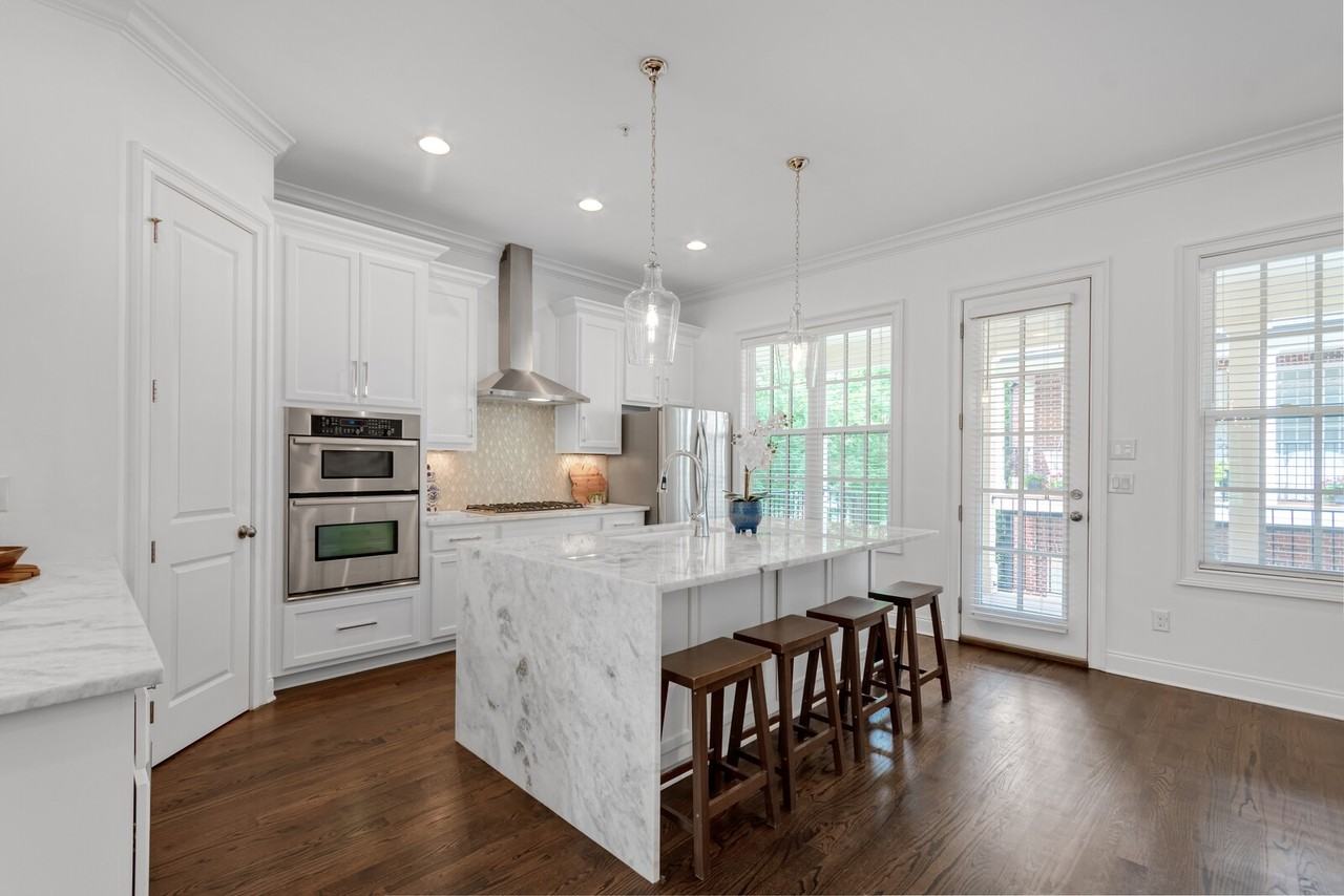 1260 Lullwater Park Cir #1260 - Photo 3 of 50