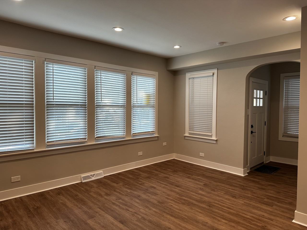 3703 Blanchan Avenue - Photo 4 of 8