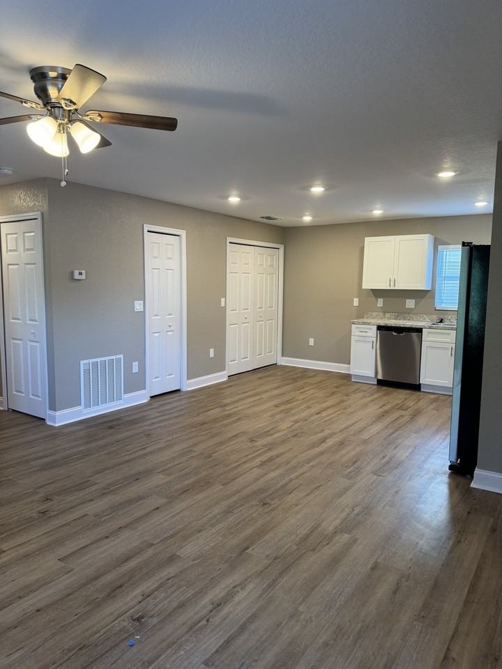 1145 Sycamore Street #NA - Photo 4 of 10