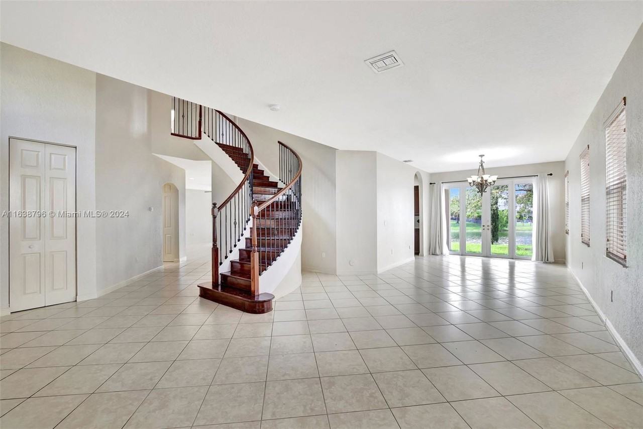 15835 Sw 51st St - Photo 3 of 8