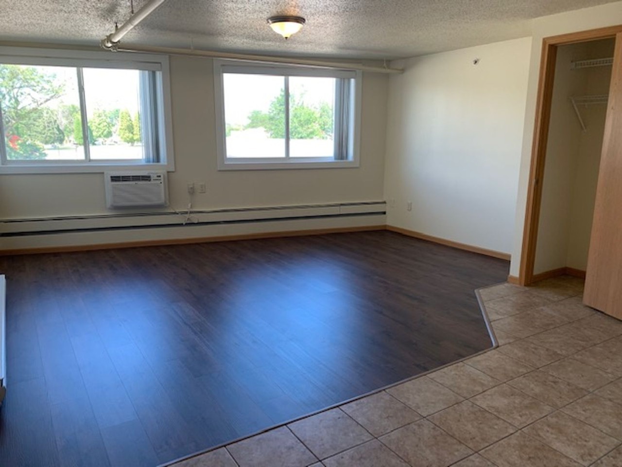 Bluffview Apartments - Photo 3 of 31