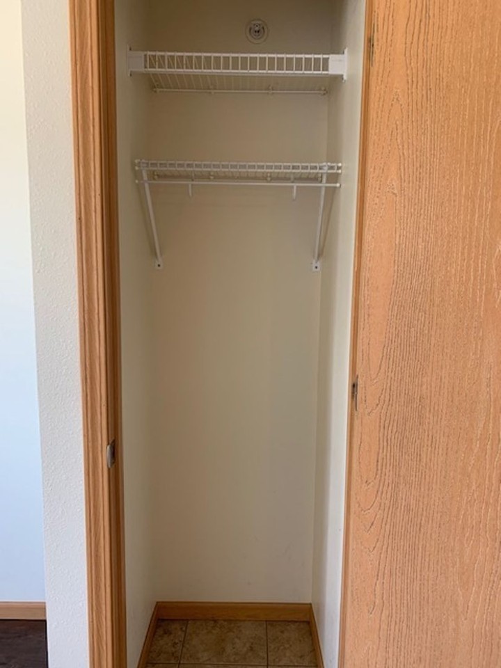 Bluffview Apartments - Photo 4 of 31