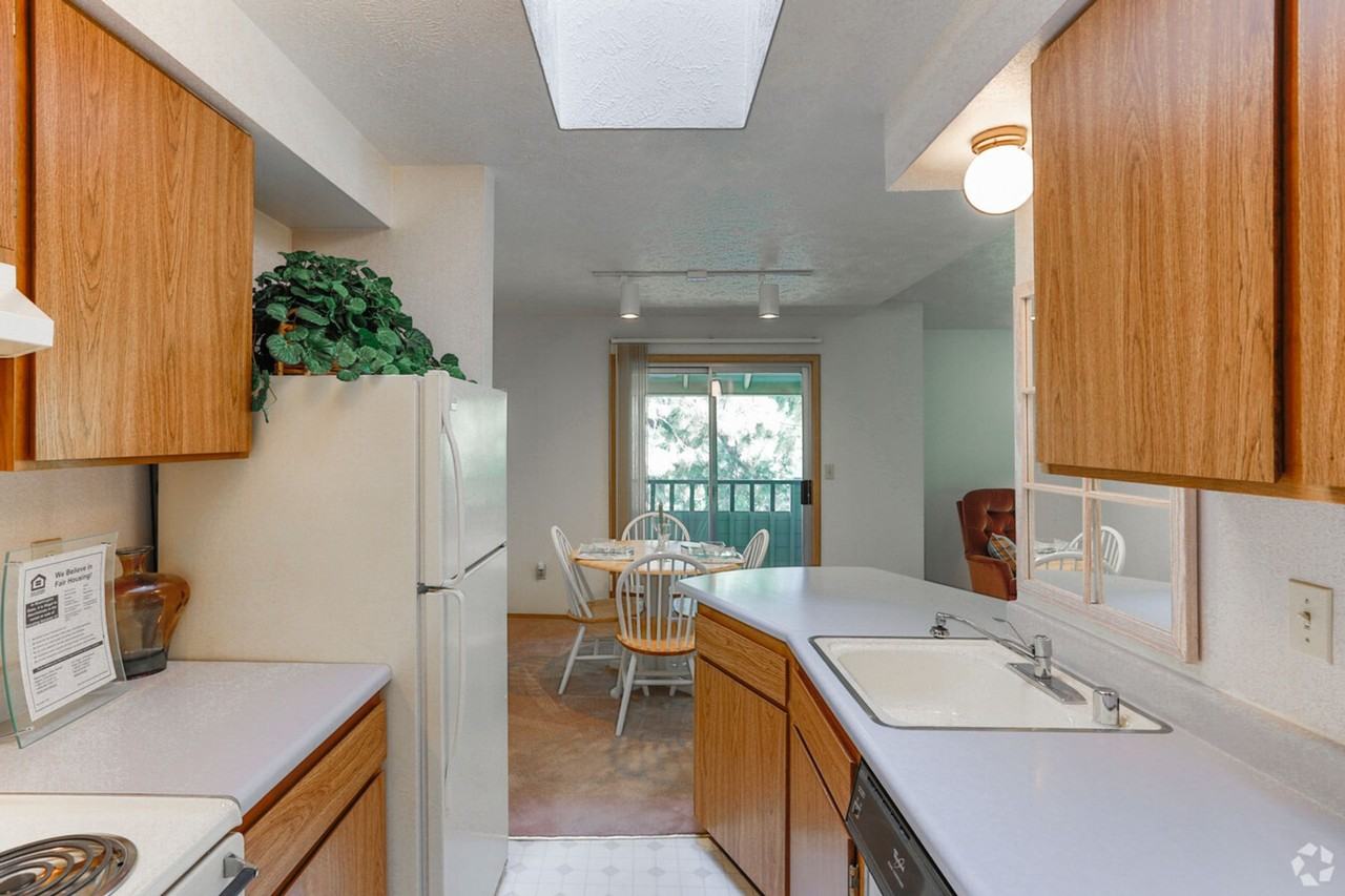 Cedar Meadows Apartments - Photo 6 of 36