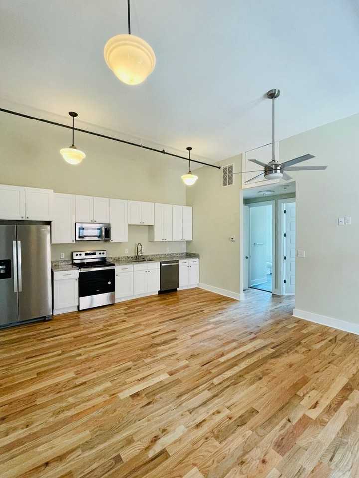 Vason - Photo 2 of 23