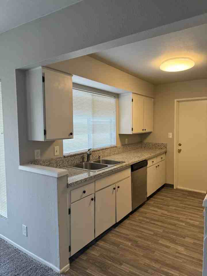 h2243 - Photo 3 of 11