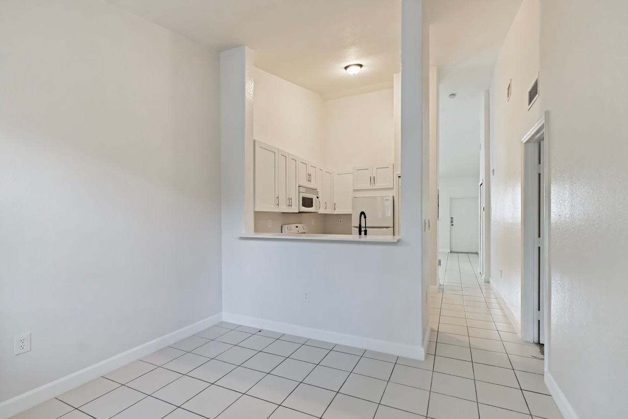 1663 Se 29th St #204 - Photo 5 of 36