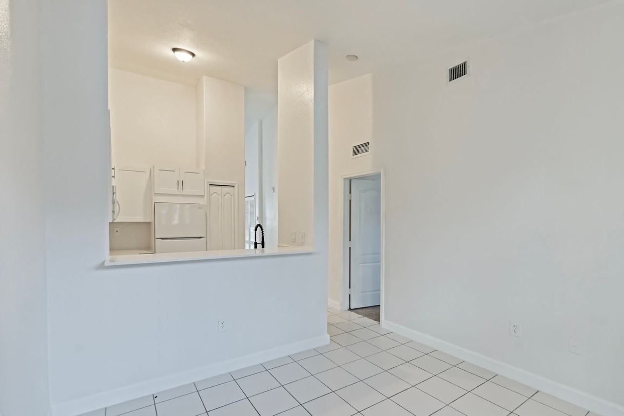 1663 Se 29th St #204 - Photo 7 of 36