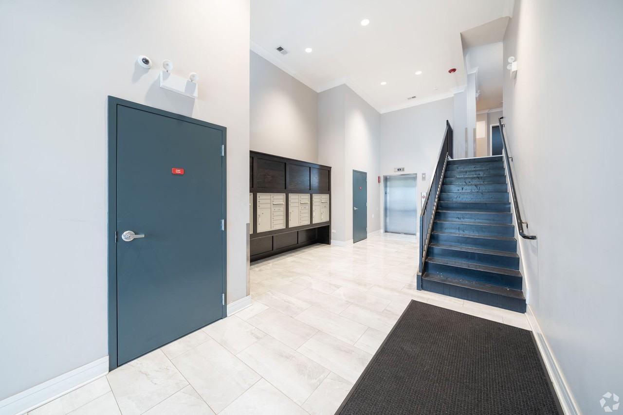 927 W. Irving Park - Photo 4 of 20